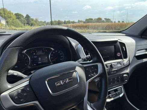 Used 2024 GMC Terrain SLE image 11
