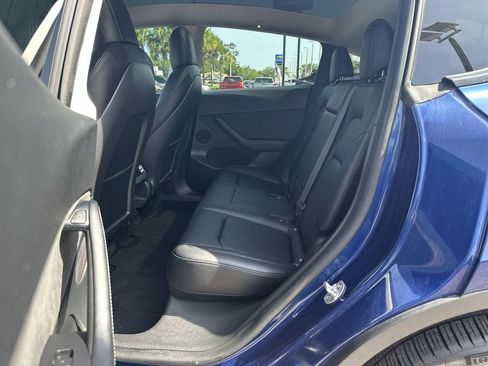 Used 2022 Tesla Model Y Long Range AWD/4WD image 27