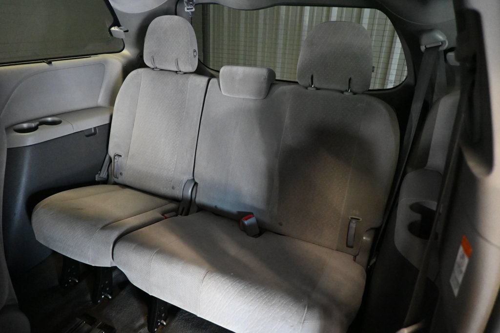 Used 2017 Toyota Sienna LE FWD image 18