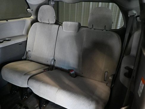 Used 2017 Toyota Sienna LE FWD image 18