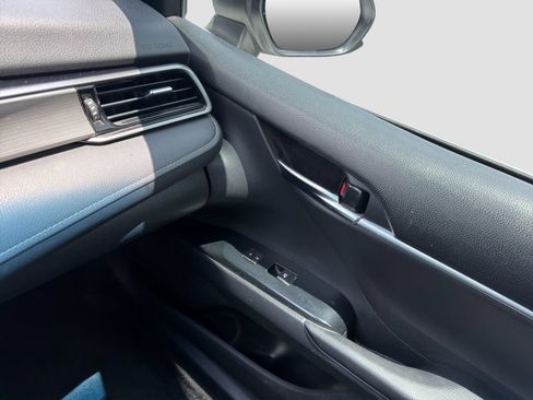 Used 2019 Toyota Camry SE FWD image 28