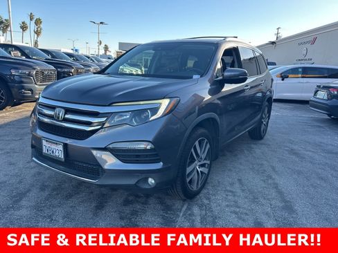 Used 2017 Honda Pilot Touring image 1