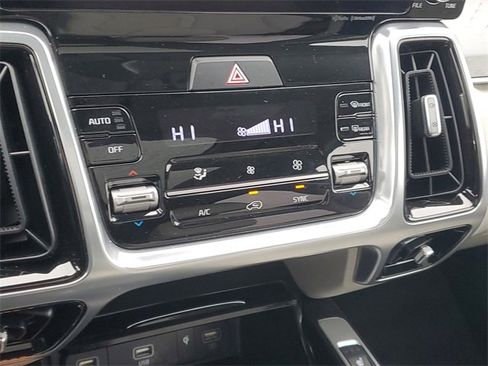 Certified 2023 Kia Sorento SX image 29