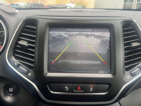 Used 2022 Jeep Cherokee Latitude Lux w/ Sun & Sound Group image 21