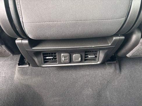 Used 2022 Chevrolet Silverado 1500 LT AWD/4WD image 34