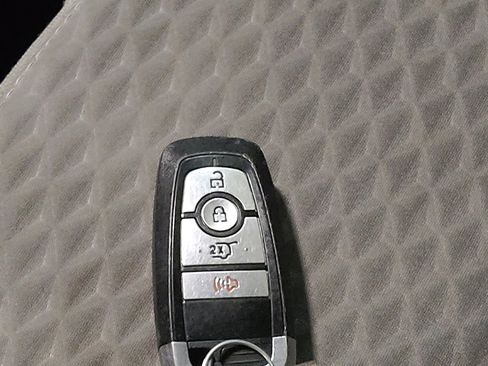 Used 2021 Ford Escape SE w/ SE Sport Appearance Package image 32