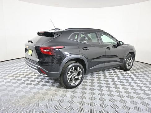 Used 2024 Chevrolet Trax LT w/ Driver Confidence Package FWD image 6