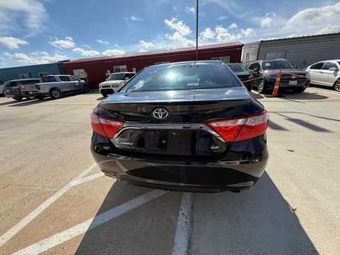 Used 2016 Toyota Camry SE image 5