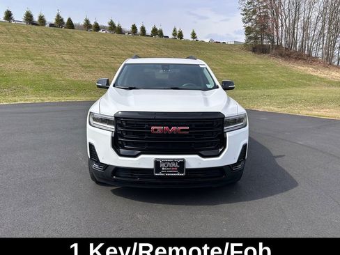 Certified 2023 GMC Acadia SLE w/ Driver Convenience Package image 2
