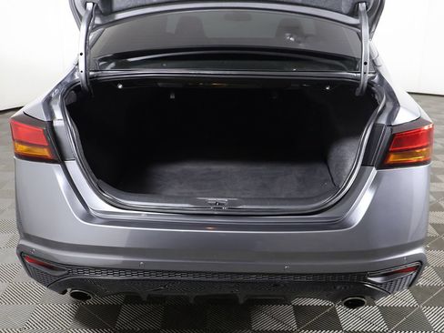 Used 2024 Nissan Altima 2.5 SR FWD image 11