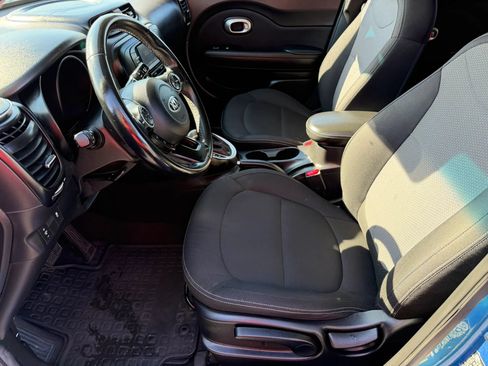 Used 2017 Kia Soul + w/ Designer's Package FWD image 9