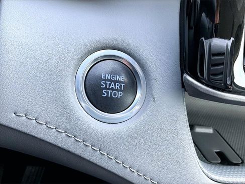 Used 2021 Toyota Highlander XLE image 28