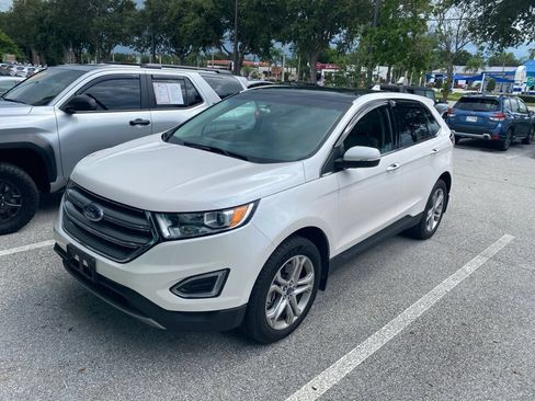 Used 2018 Ford Edge Titanium w/ Technology Package AWD/4WD image 3