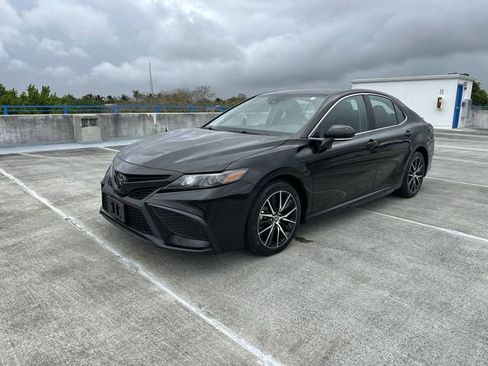 Used 2023 Toyota Camry SE image 16