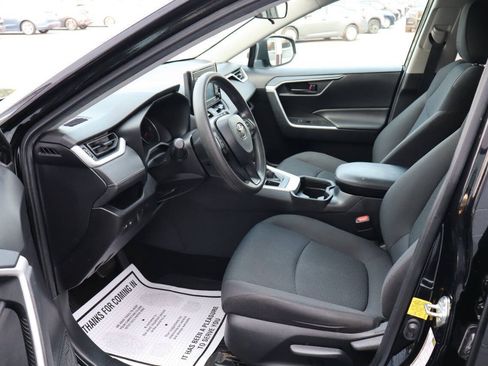 Used 2021 Toyota RAV4 LE AWD/4WD image 6