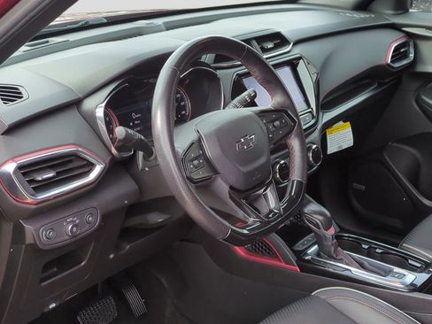 Used 2021 Chevrolet TrailBlazer RS w/ Technology Package image 2