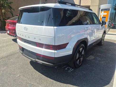 Used 2026 Hyundai Santa Fe SEL FWD image 5