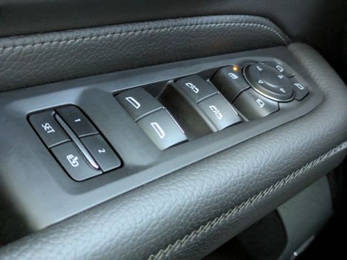 Used 2024 GMC Yukon Denali w/ Advanced Technology Package image 26