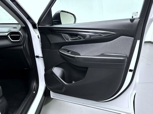 Used 2024 Chevrolet TrailBlazer LS w/ LS Convenience Package image 16