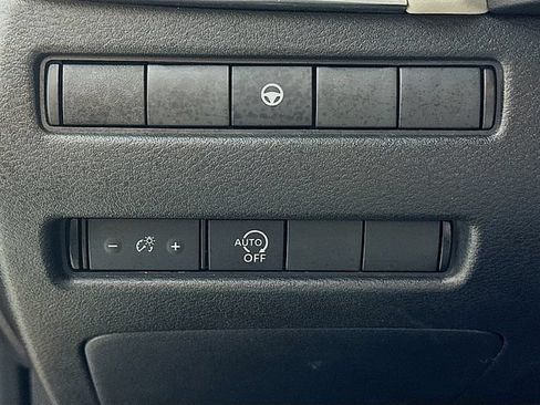 Used 2023 Nissan Rogue SV FWD image 10