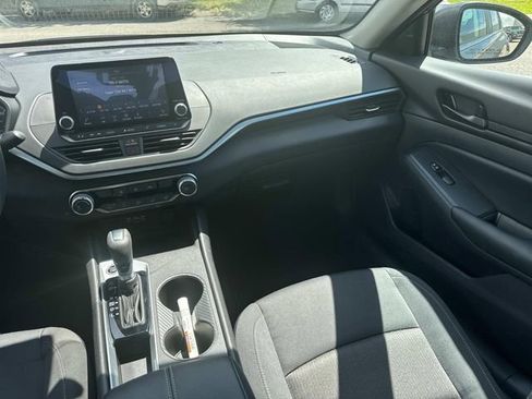 Used 2025 Nissan Altima 2.5 S FWD image 17
