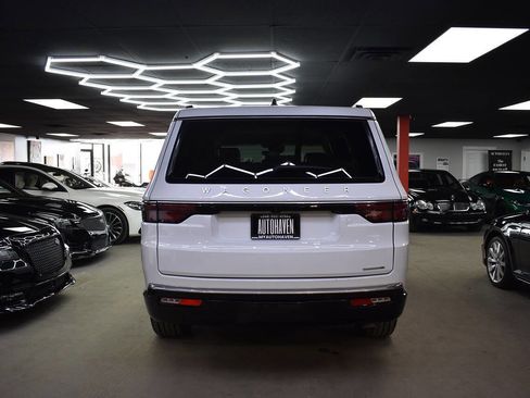 Used 2024 Jeep Wagoneer Series II w/ Flexible Seating Group image 11