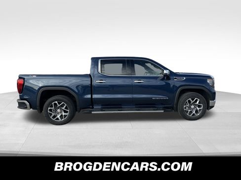 Used 2022 GMC Sierra 1500 SLT w/ SLT Premium Plus Package image 2