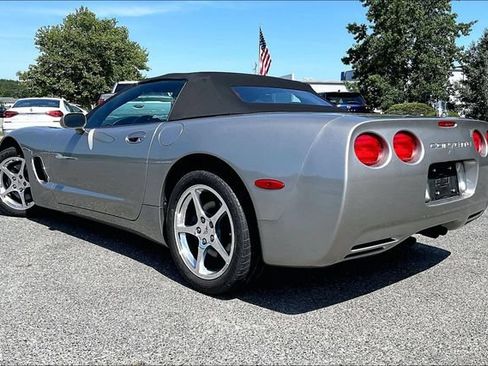 Used 2000 Chevrolet Corvette Convertible w/ Performance Handling Pkg RWD image 3