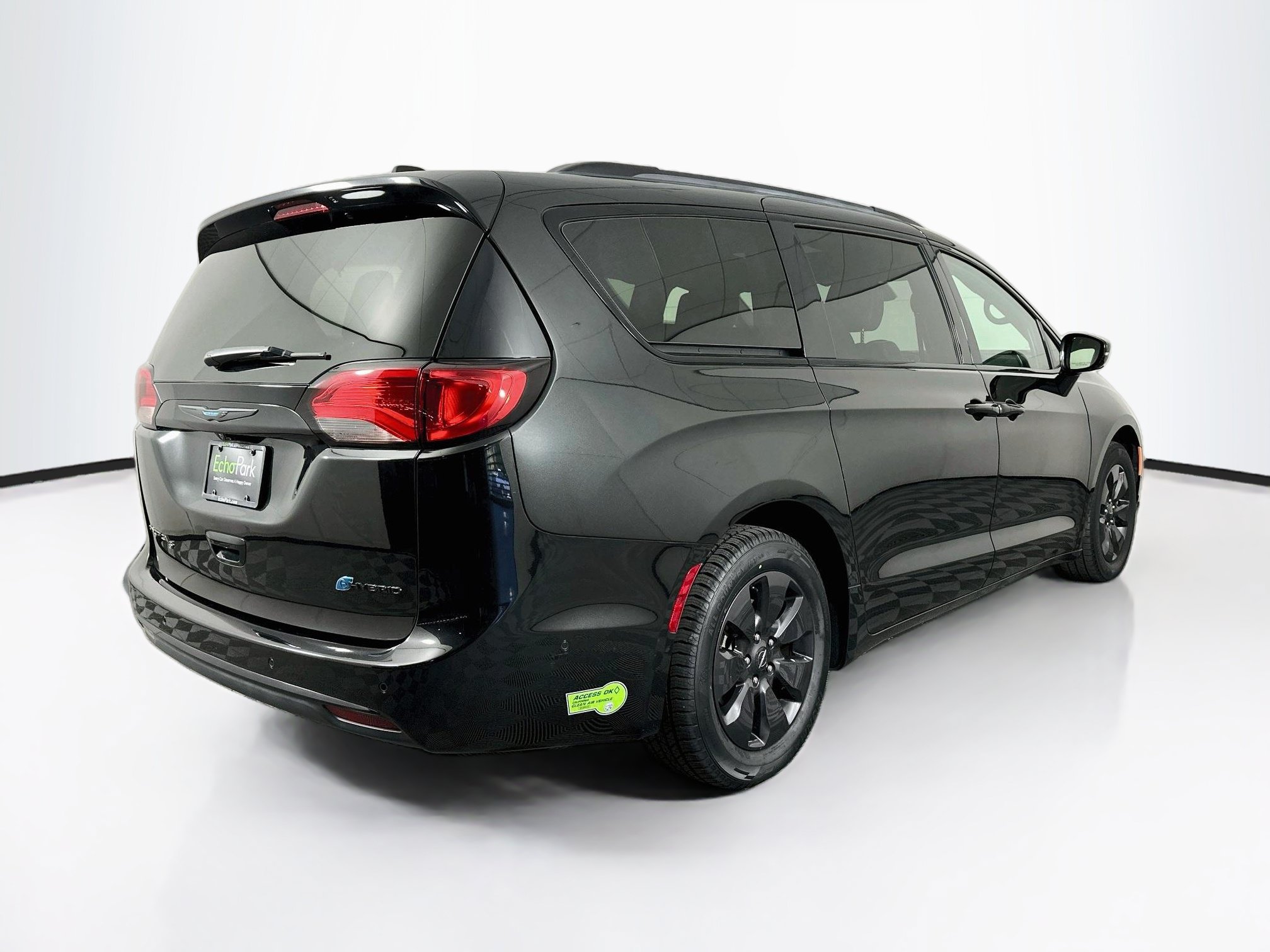 Used 2020 Chrysler Pacifica Limited w/ Advanced Safetytec Group FWD image 9