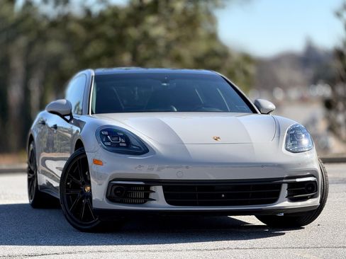 Used 2018 Porsche Panamera 4S image 3