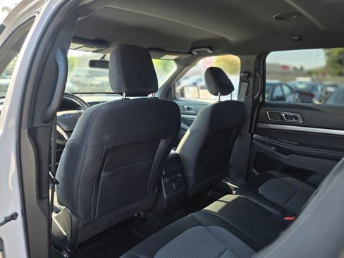 Used 2018 Ford Explorer XLT w/ Equipment Group 201A FWD image 18