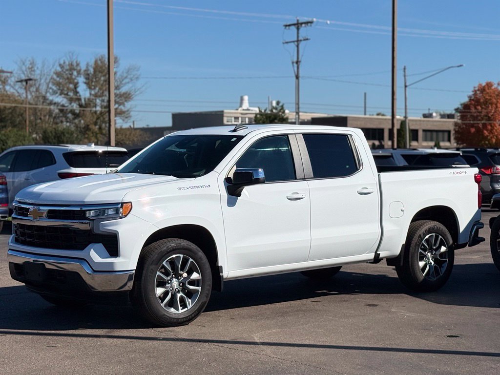 Used 2024 Chevrolet Silverado 1500 LT AWD/4WD image 32