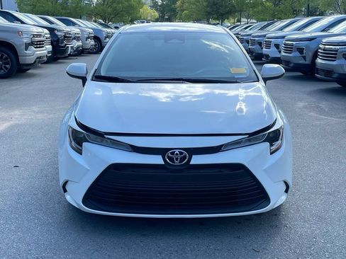 Used 2024 Toyota Corolla LE FWD image 2