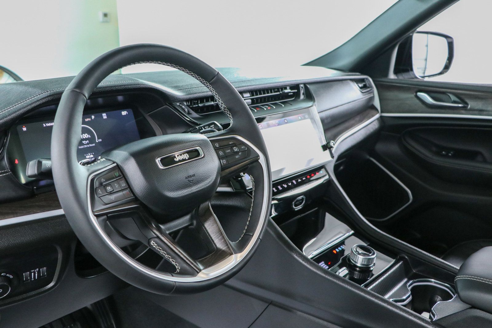 Used 2026 Jeep Grand Cherokee L Limited AWD/4WD image 24