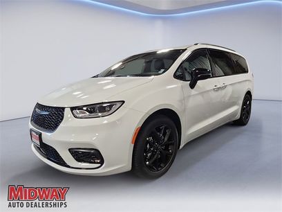 New 2026 Chrysler Pacifica Select w/ S Appearance Package