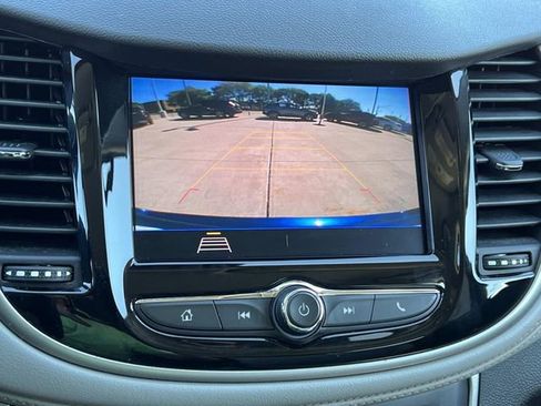 Used 2020 Chevrolet Trax LT w/ LT Convenience Package image 21