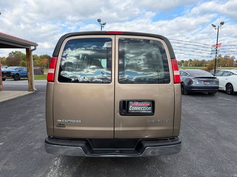 Used 2004 Chevrolet Express 2500 Passenger image 5