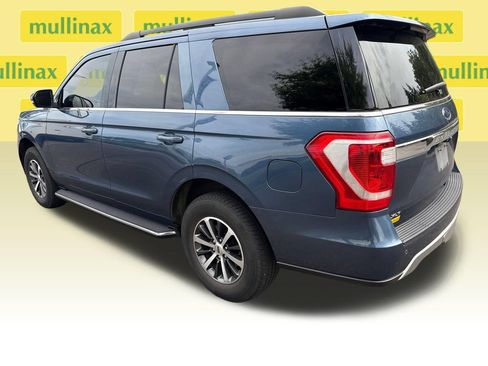 Used 2018 Ford Expedition XLT w/ Equipment Group 202A AWD/4WD image 11