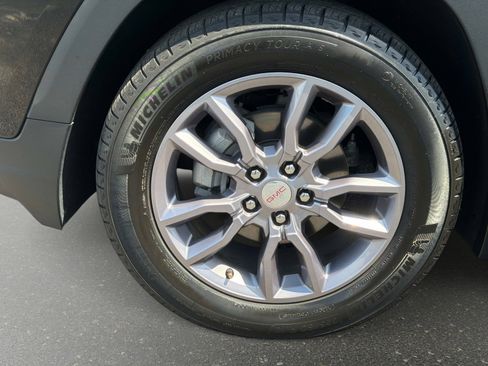 Used 2023 GMC Terrain SLT w/ Tech Package FWD image 10