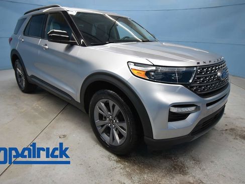 Used 2022 Ford Explorer XLT w/ Equipment Group 202A AWD/4WD image 1