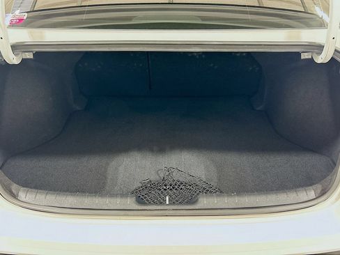Used 2024 Hyundai Elantra Limited FWD image 25