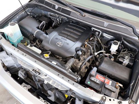 Used 2016 Toyota Sequoia Platinum RWD image 36