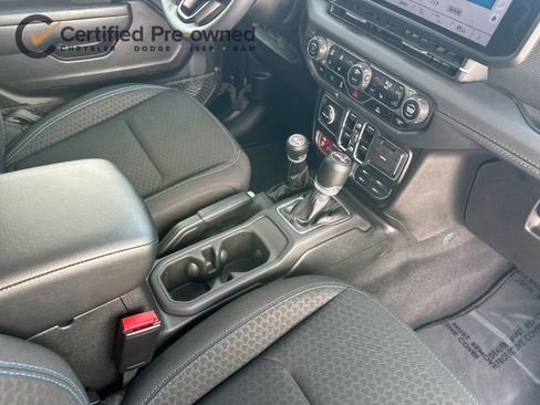 Certified 2025 Jeep Wrangler Unlimited Rubicon 4xe w/ Convenience Group AWD/4WD image 17