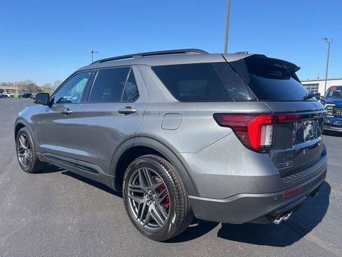 Used 2025 Ford Explorer ST AWD/4WD image 5