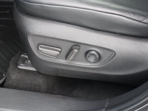 Used 2022 Toyota Highlander XLE image 12