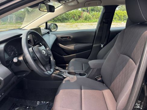 Used 2025 Toyota Corolla LE FWD image 18