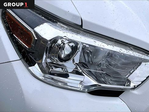 Used 2019 Toyota Tacoma SR5 AWD/4WD image 27