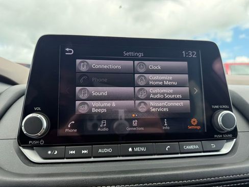 Used 2023 Nissan Rogue SV image 14