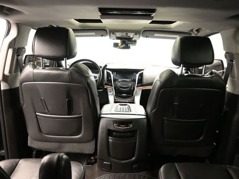 Used 2017 Cadillac Escalade ESV Luxury image 46