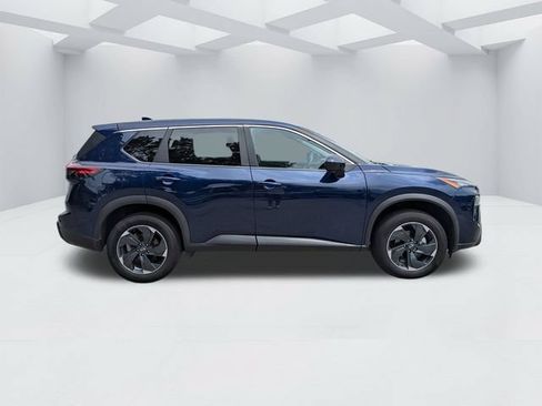 Used 2025 Nissan Rogue SV AWD/4WD image 3